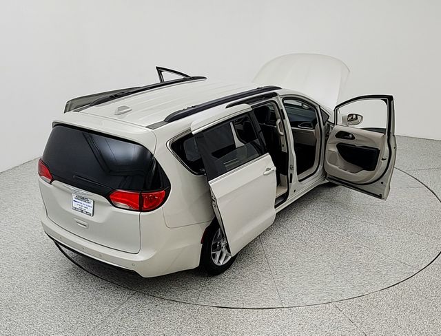 2017 Chrysler Pacifica Touring-L - Photo 19
