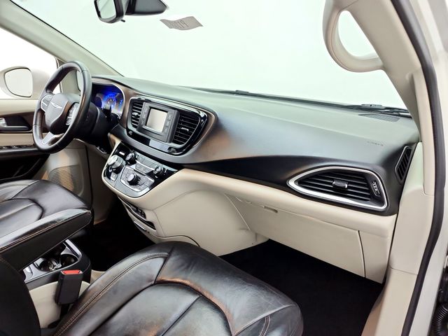 2017 Chrysler Pacifica Touring-L - Photo 21