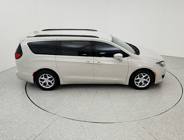 2017 Chrysler Pacifica Touring-L - Photo 12