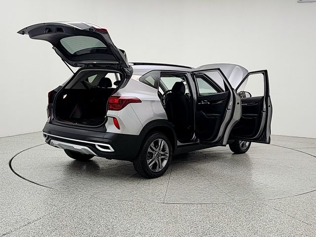 2023 Kia Seltos S - Photo 11