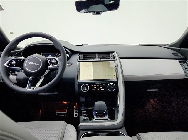 2024 Jaguar E-PACE R-Dynamic SE photo 5