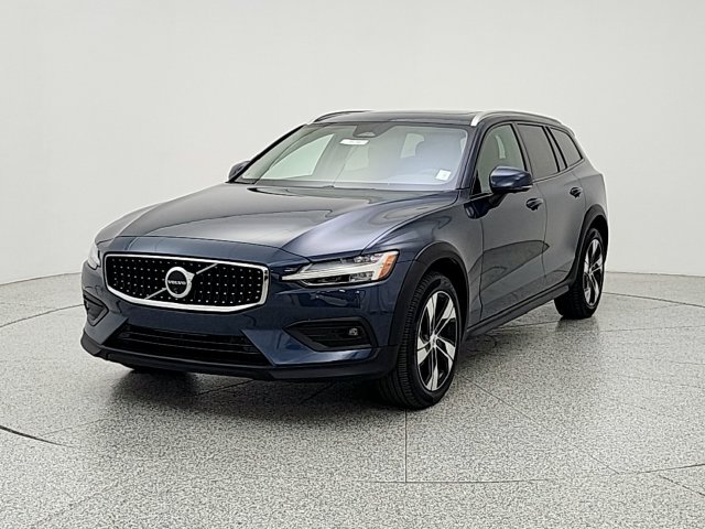 2025 Volvo V60 Cross Country