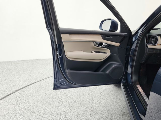 2026 Volvo XC90 Plus - Photo 27