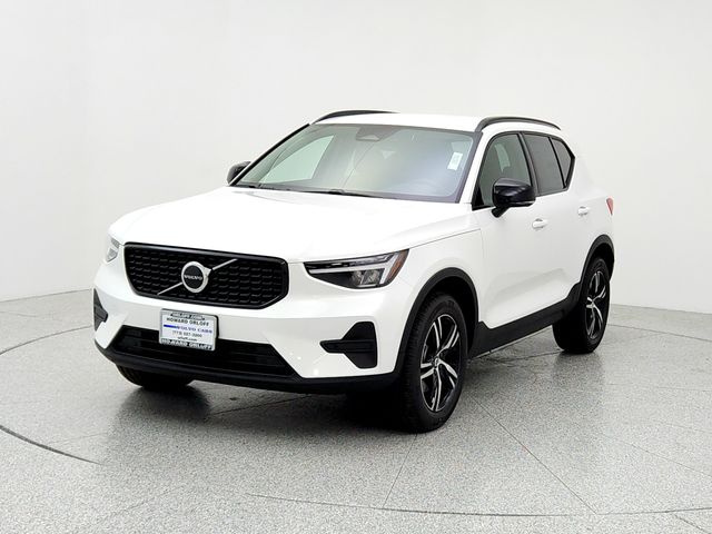 2026 Volvo XC40 Core's photo