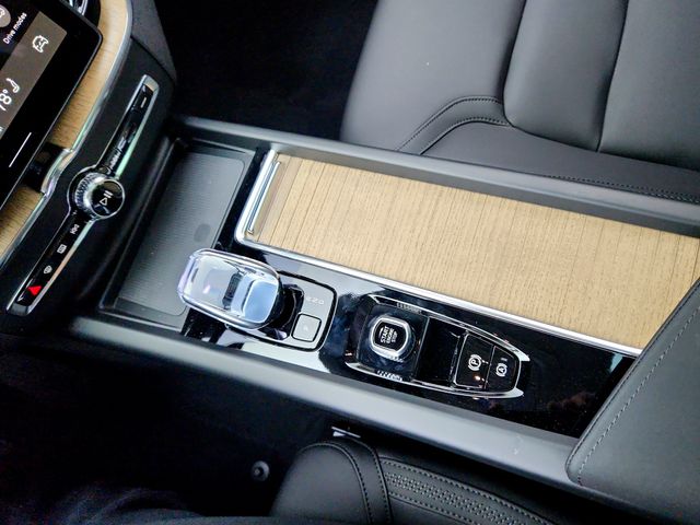 2026 Volvo XC60 Plus - Photo 22