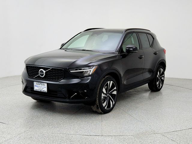 2026 Volvo XC40 B5 Plus Dark AWD's photo