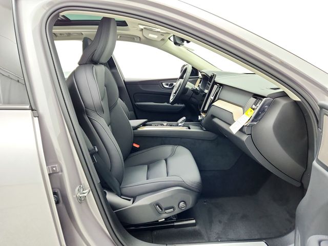 2026 Volvo XC60 Plus - Photo 14