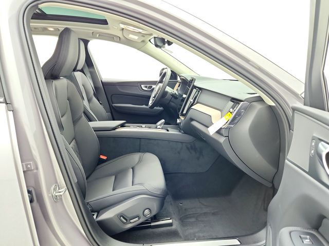 2026 Volvo XC60 Plus - Photo 14