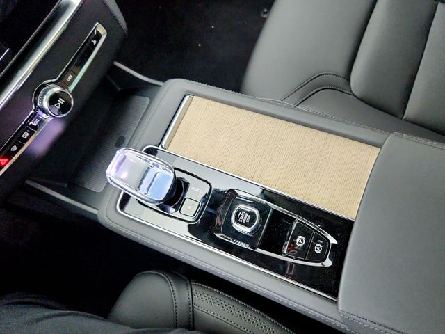 2025 Volvo XC90 Plus - Photo 22