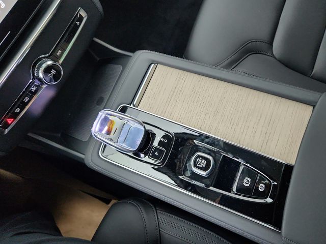 2025 Volvo XC90 Plus - Photo 30