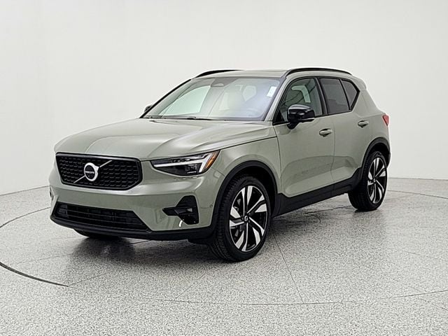 2025 Volvo XC40 B5 Plus Dark AWD's photo