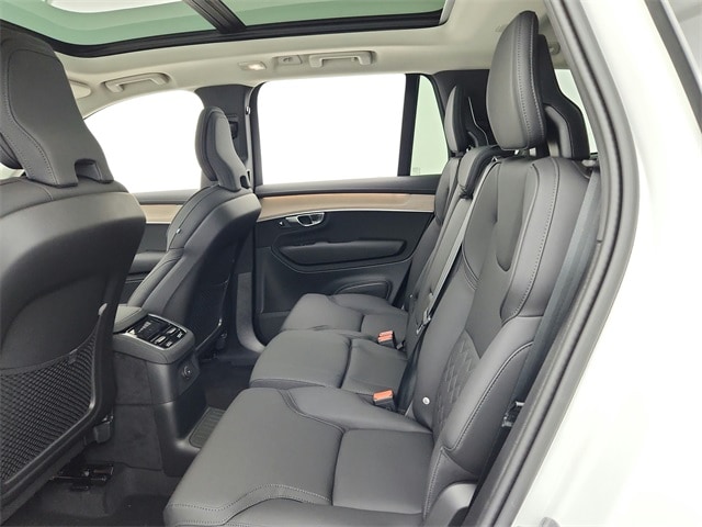 2025 Volvo XC90 Plus - Photo 32