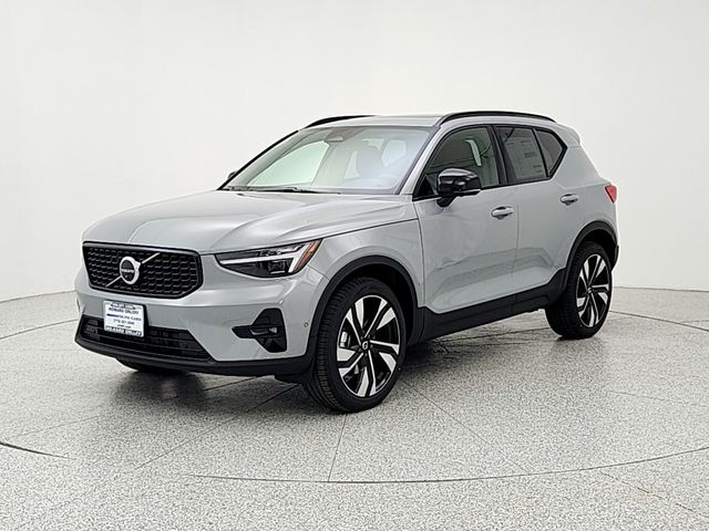 2026 Volvo XC40 B5 Plus Dark AWD's photo