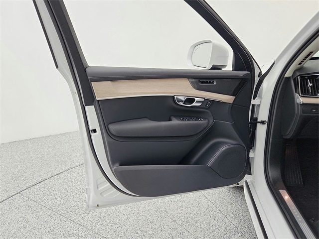 2025 Volvo XC90 Plus - Photo 31
