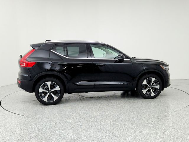 2025 Volvo XC40 Core photo 4