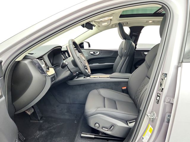 2026 Volvo XC60 Plus - Photo 17