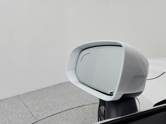 2025 Volvo XC90 Plus - Photo 27