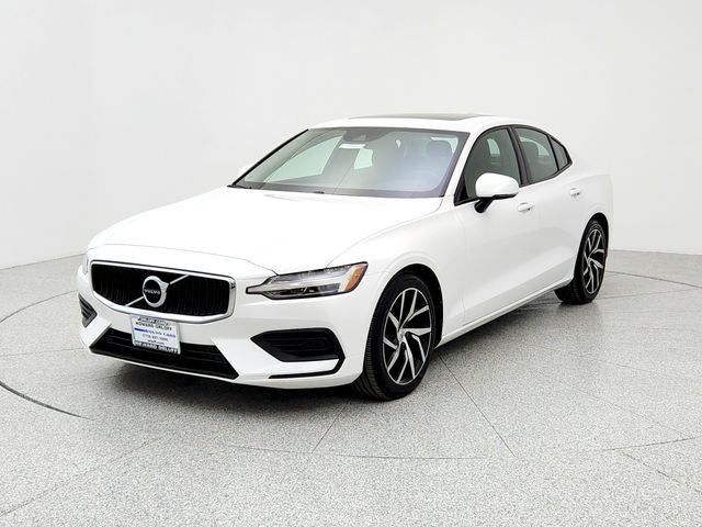 2019 Volvo S60 Momentum's photo