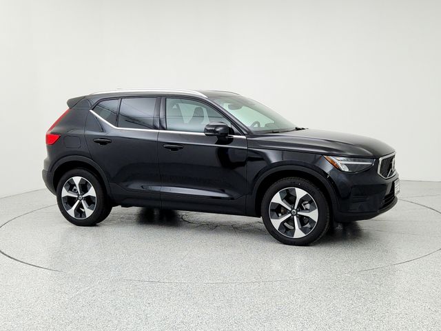 2025 Volvo XC40 Core photo 3