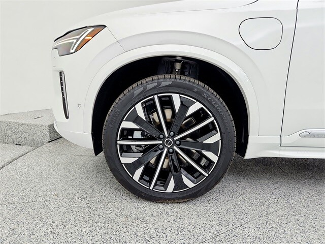 2025 Volvo XC90 Plus - Photo 17