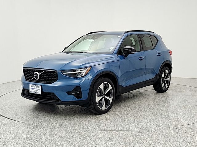 2023 Volvo XC40 B5 Plus Dark AWD's photo