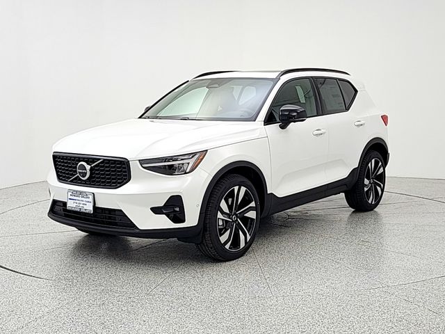 2026 Volvo XC40 B5 Plus Dark AWD's photo