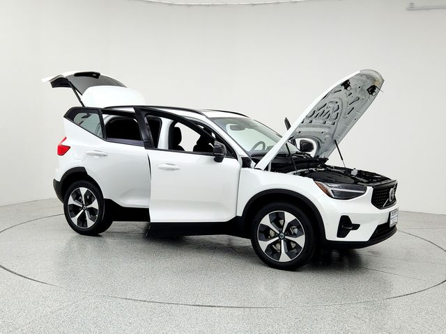 2026 Volvo XC40 Plus - Photo 10