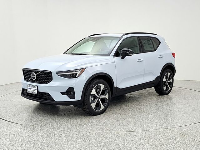 2026 Volvo XC40 B5 Plus Dark AWD's photo