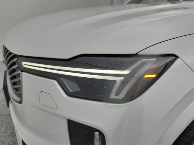 2025 Volvo XC90 Plus - Photo 18