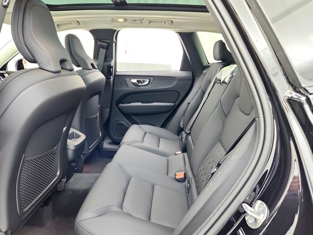 2026 Volvo XC60 Plus - Photo 27