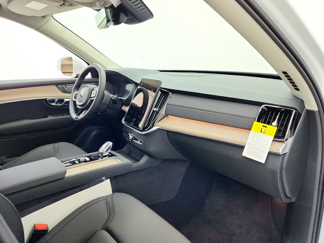 2025 Volvo XC90 Plus - Photo 13
