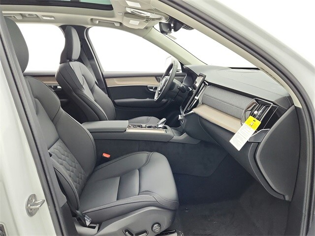 2025 Volvo XC90 Plus - Photo 22