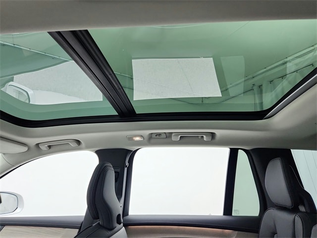 2025 Volvo XC90 Plus - Photo 26