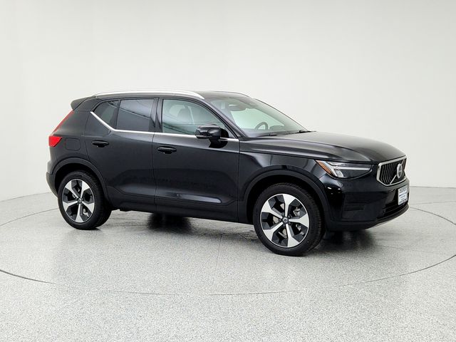 2025 Volvo XC40 Core photo 3