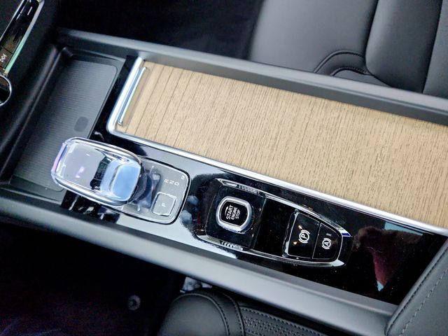 2026 Volvo XC60 Plus - Photo 25