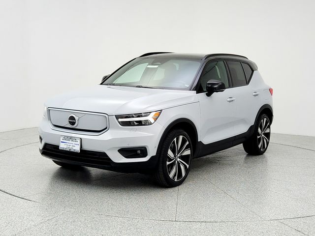2022 Volvo XC40 Plus's photo