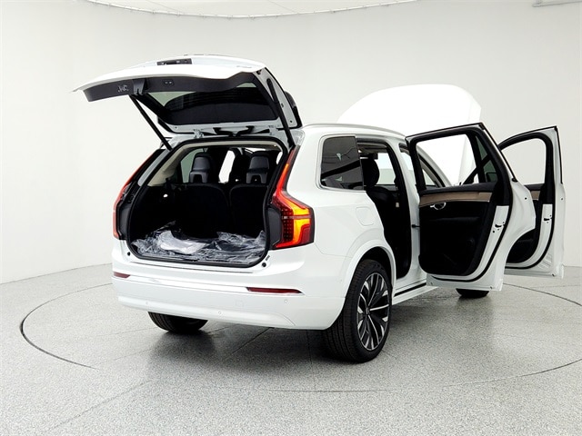 2025 Volvo XC90 Plus - Photo 11