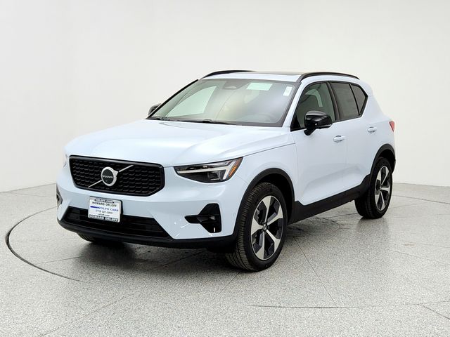 2026 Volvo XC40 Plus's photo