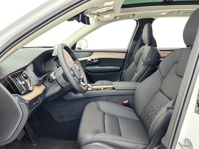 2025 Volvo XC90 Plus - Photo 17