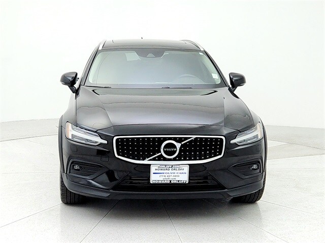 Certified 2022 Volvo V60 Cross Country Base with VIN YV4102WKXN2093143 for sale in Chicago, IL