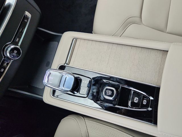 2026 Volvo XC90 Plus - Photo 26