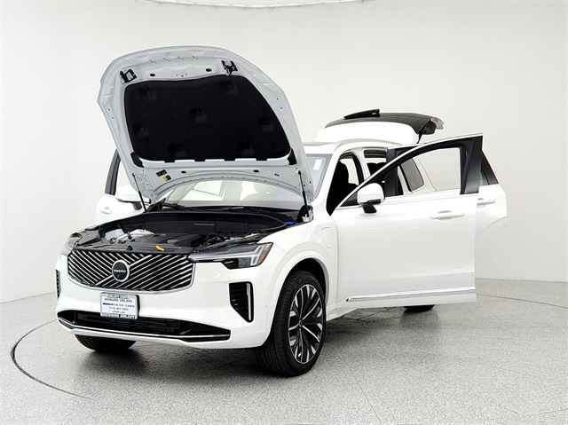 2025 Volvo XC90 Plus - Photo 9