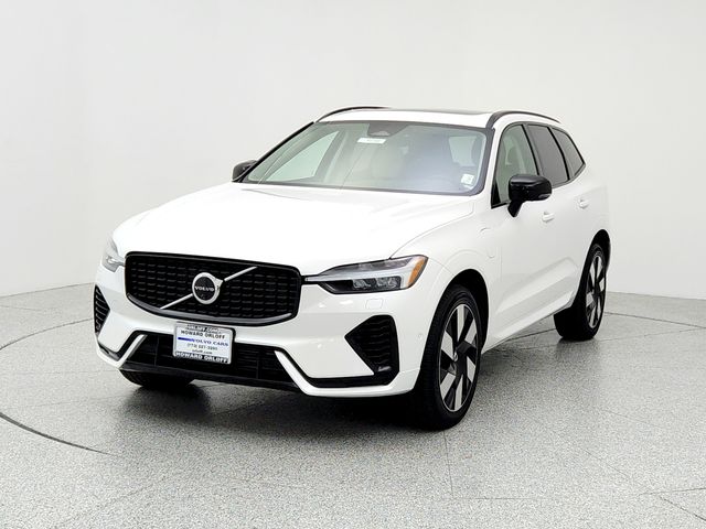 2025 Volvo XC60 Plus's photo