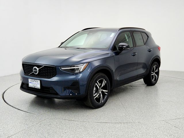2026 Volvo XC40 Core's photo