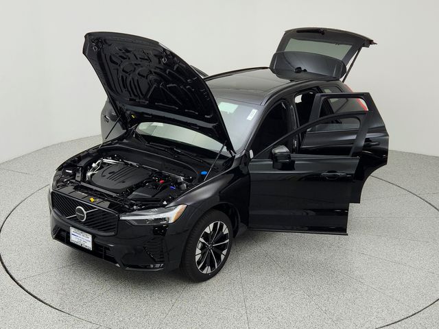 2026 Volvo XC60 Plus - Photo 32
