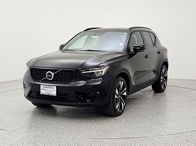 2025 Volvo XC40 B5 Plus Dark AWD's photo