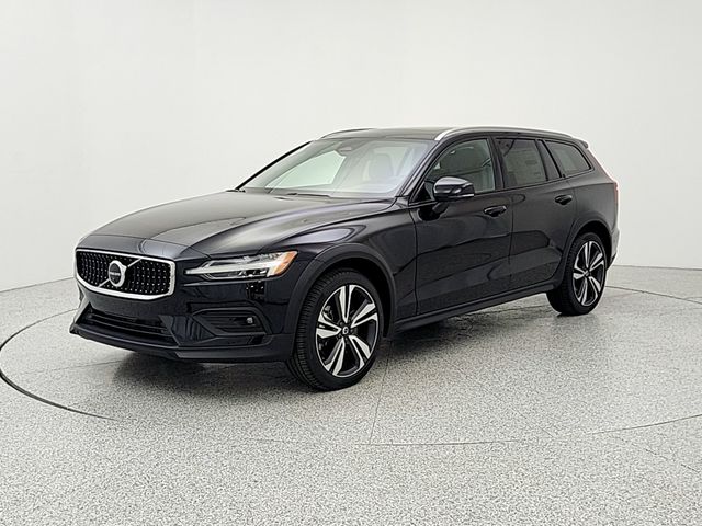 2026 Volvo V60 Cross Country B5 Plus AWD's photo