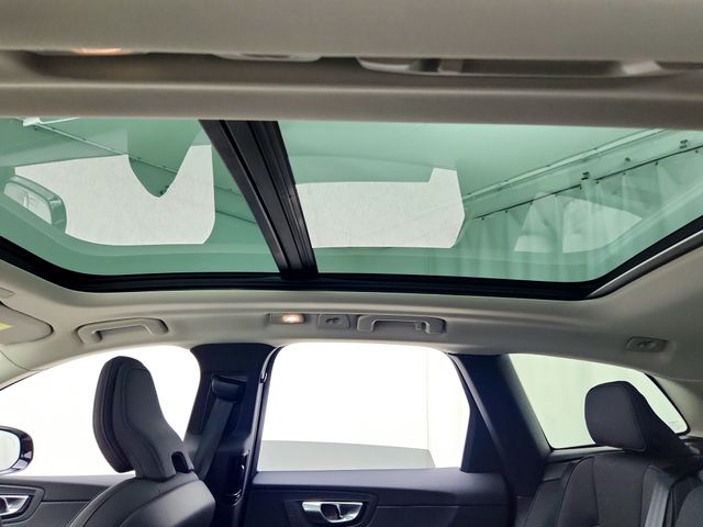 2026 Volvo XC60 Plus - Photo 18