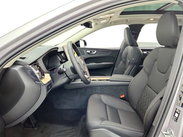 2026 Volvo XC60 Plus - Photo 17