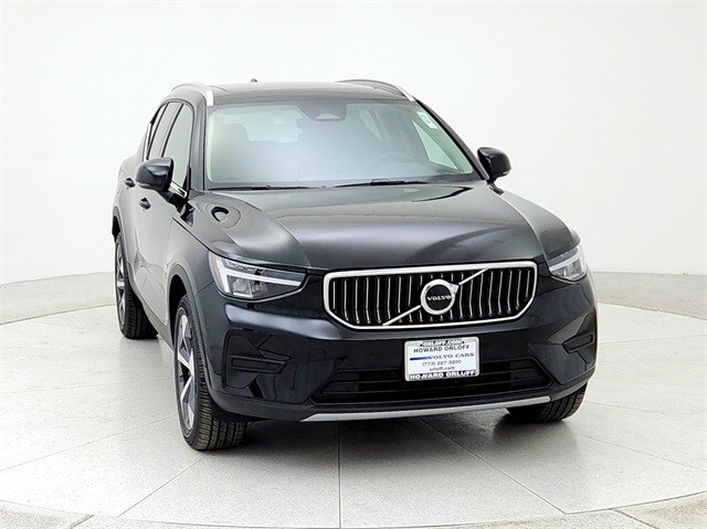 2025 Volvo XC40 Core photo 2